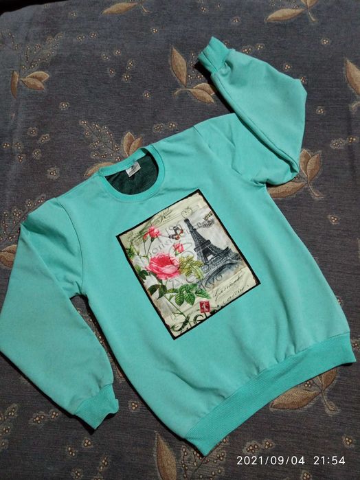 Бирюзовый свитер. На 7 - 9 лет.