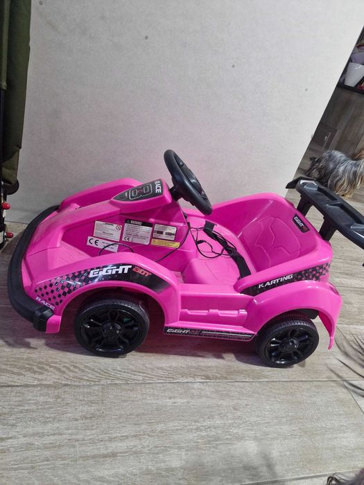 Masinuta cu acumulator pentru copii