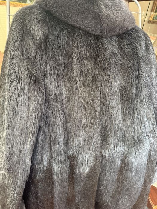 Продам шубу нутриевую с песцовым воротником и манжеты
