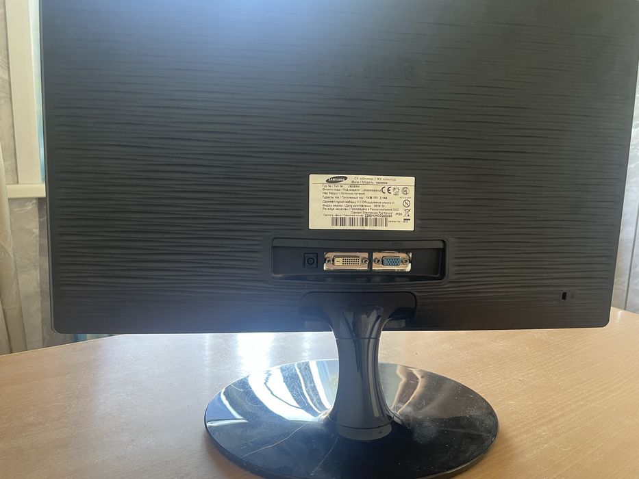 Монитор Samsung