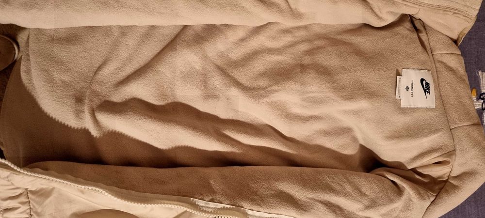 Мъжко яке Nike в  бежово