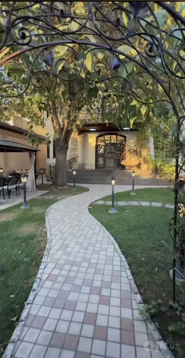 Продаётся статусный дом 500 м² с зелёным садом