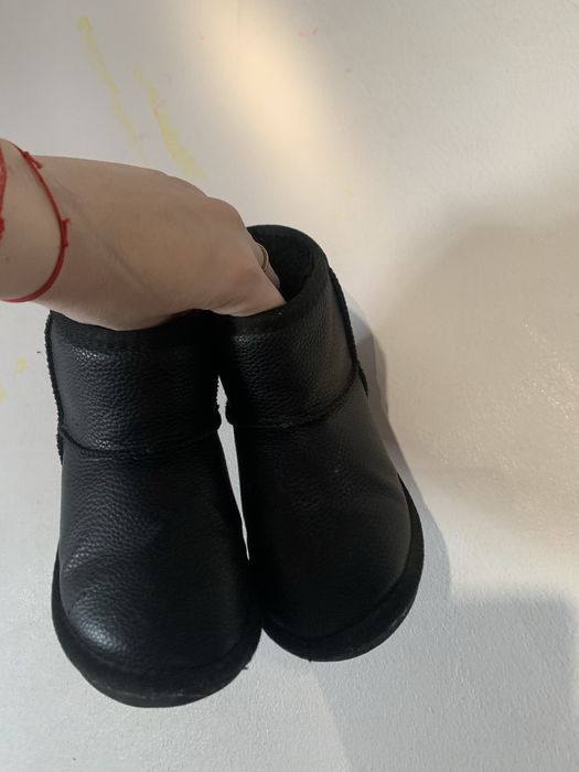 Ugg marime 30 fetita sau baiat impecabile