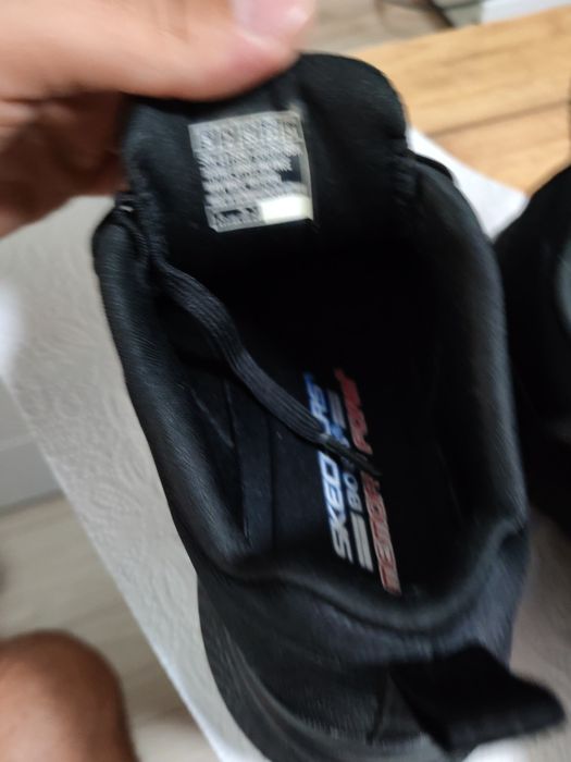 Adidași skeckers 35