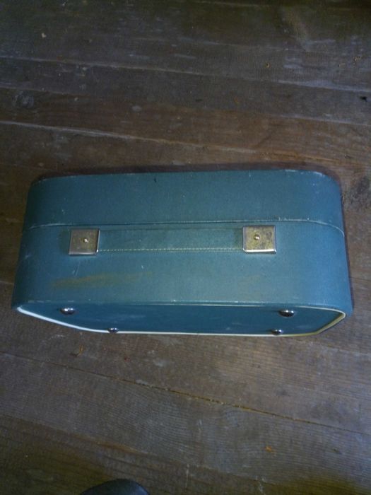 Стар грамофон в куфар