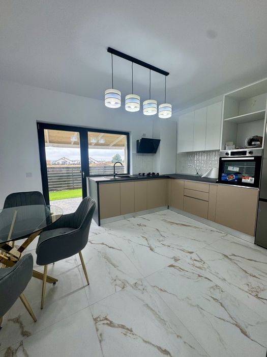 Casă INDIVIDUALĂ cu 4 camere, 2 băi, Miroslava-Vorovești-rond TLT, 420mp teren, asfalt, încalzire pardoseala, 159.950€
