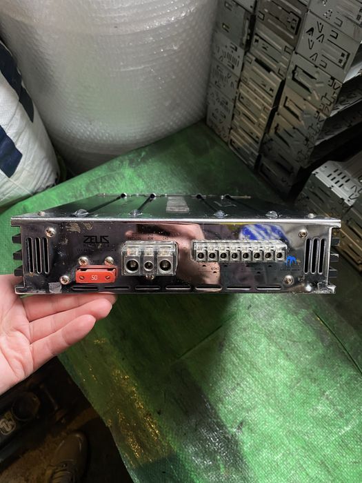 HIFONICS (USA) - Качествен и Мощен! - 4 канален усилвател за кола авто