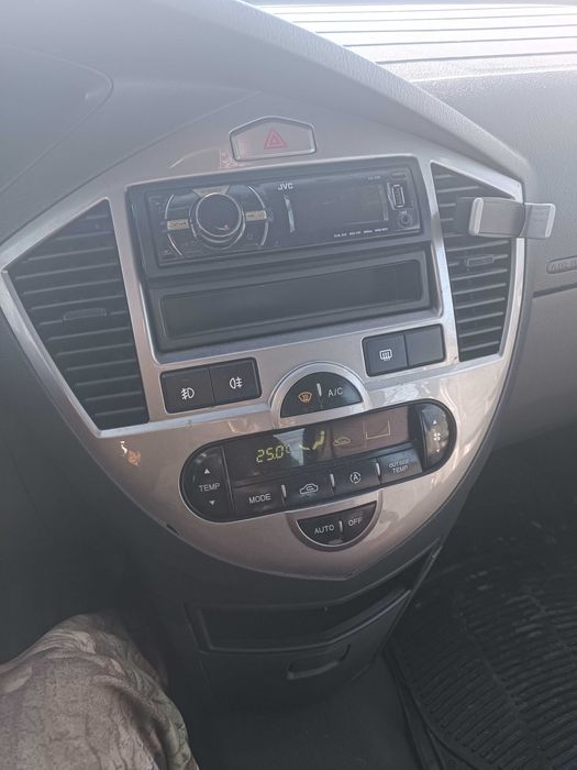 Продава се .Кия каренс