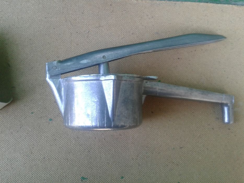 продам соковыжималку для гранат