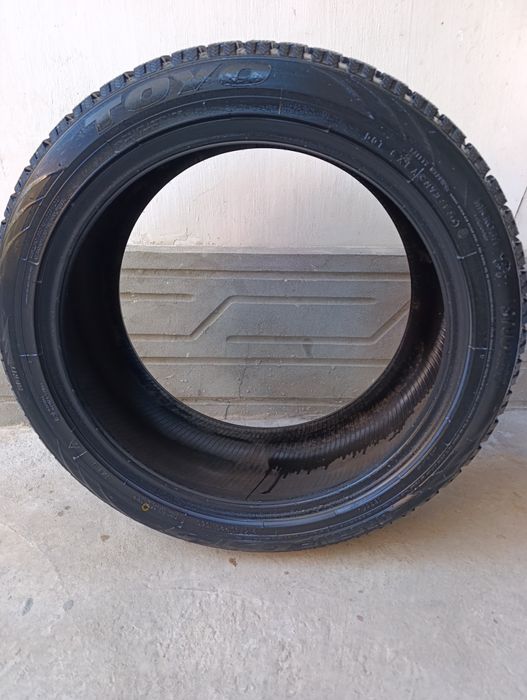 TOYO TIRES зимние шины. 275/40/R20