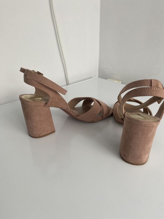 Sandale roz prafuit si negre