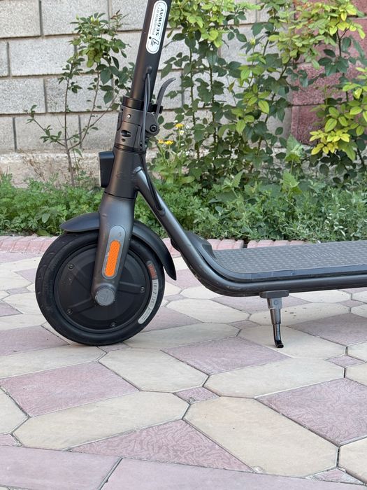 Продам Электросамокат NineBot