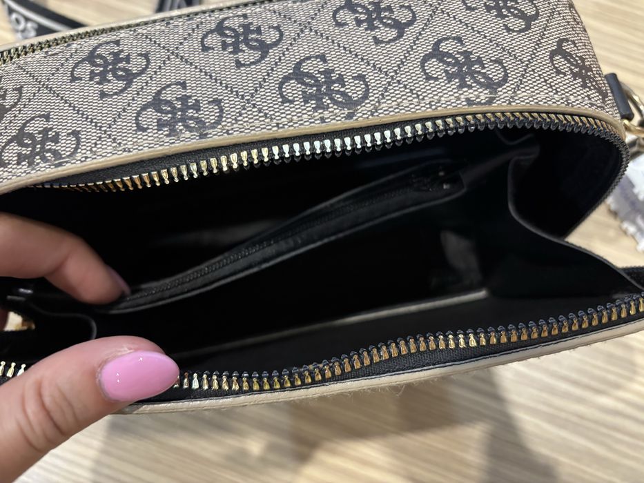 Дамска чанта Guess