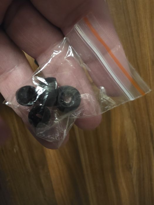 Слушалки тапи с резервни уплътнения.