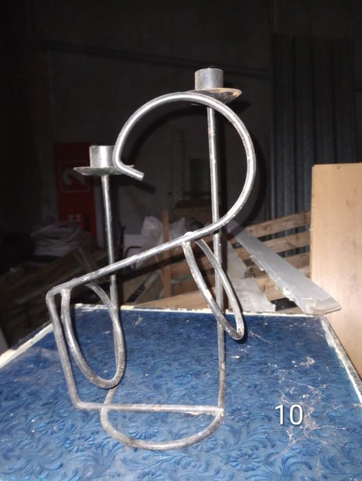 Ковани свещници.