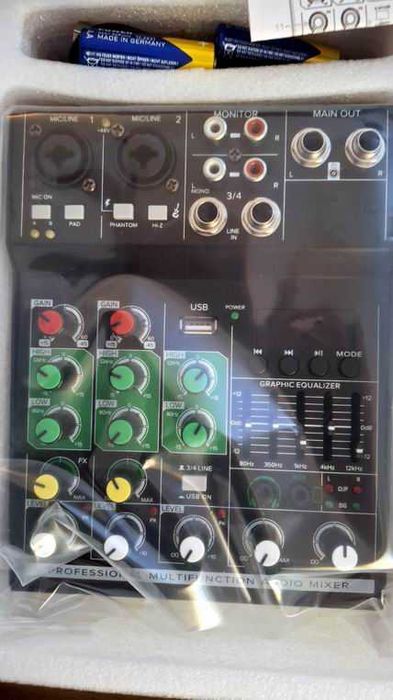 mixer audio cu microfoane UHF