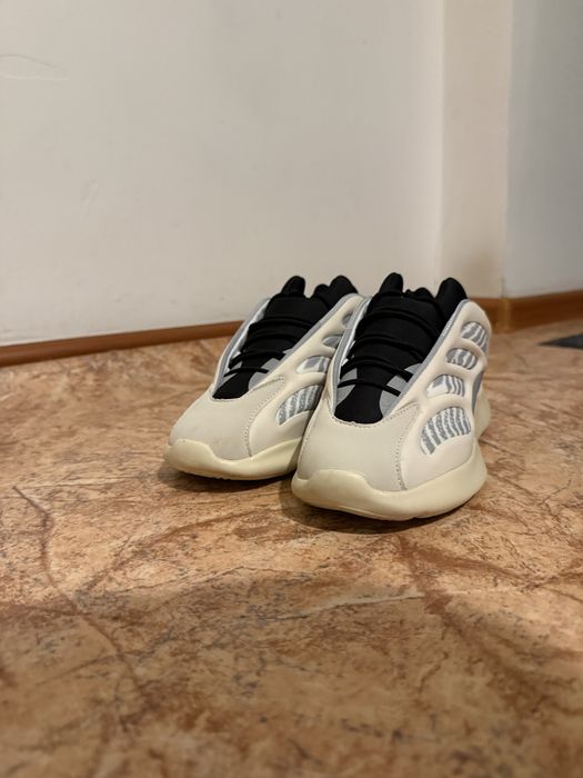 Кроссовки Yeezy 700 V3 | Новые | 35 размер