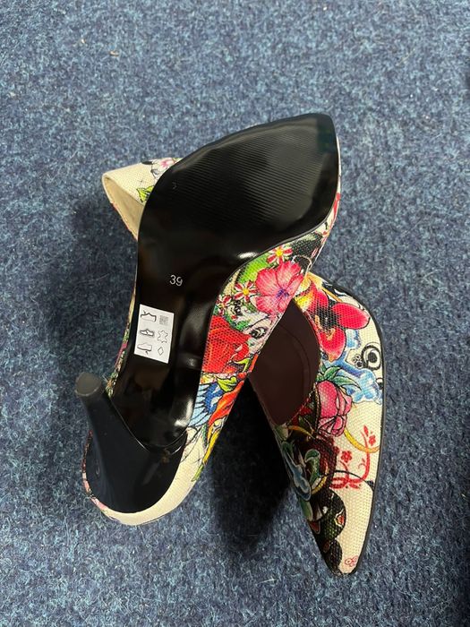 Vand tocuri pantofini noi