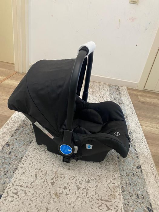 Детская коляска со съемной автолюлкой