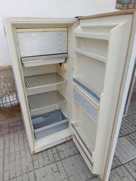 Холодильник б/у в хорошем состоянии