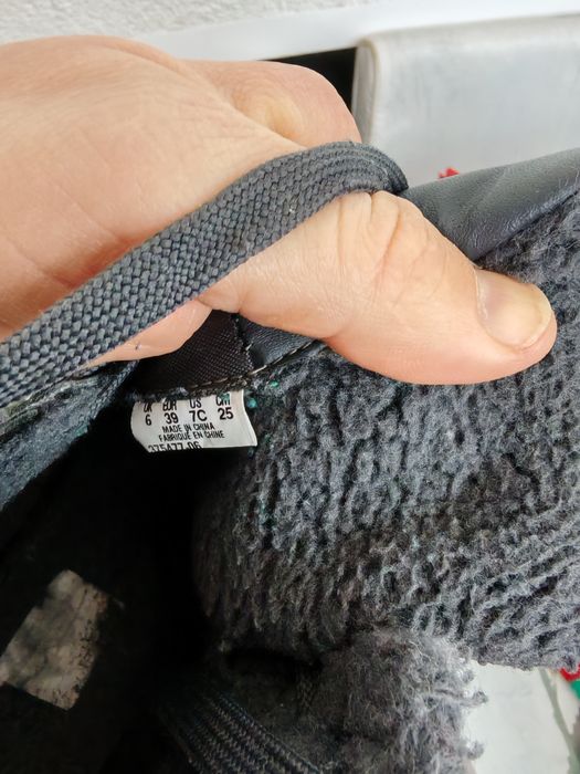 Vând adidași tip gheata