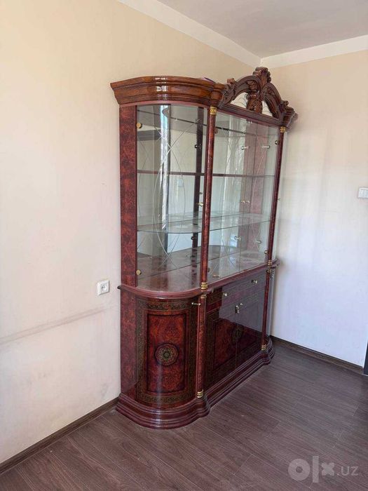 Продам шкаф-сервант для посуды