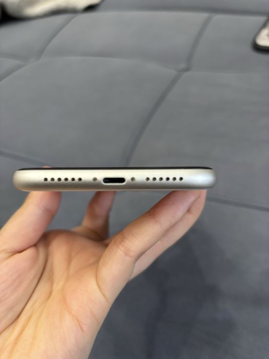 Iphone 11 белый.