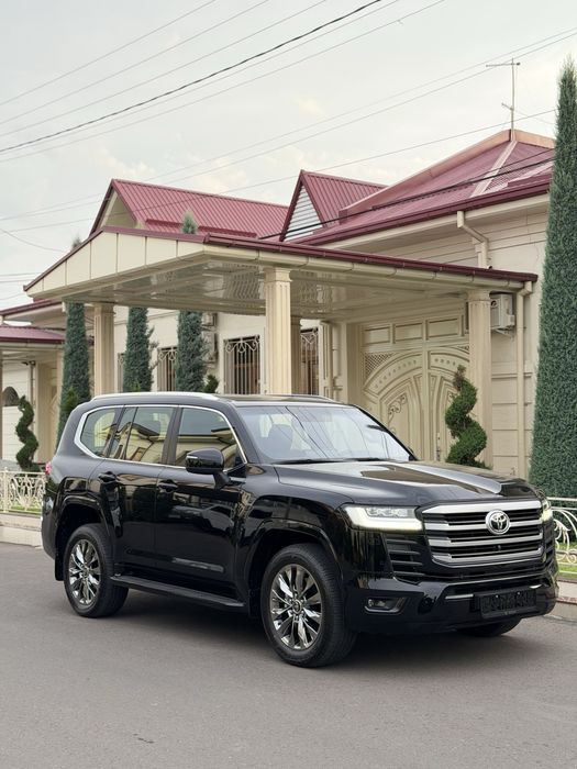 Toyota land cruiser 300
