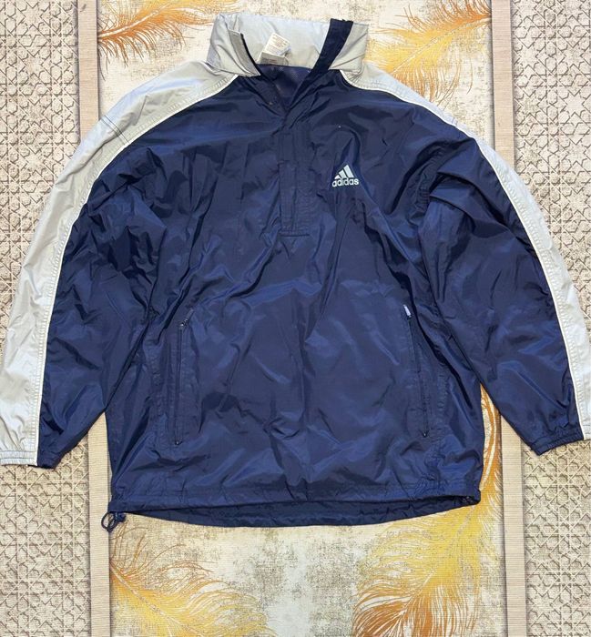 продам оригинальный анорак адидас