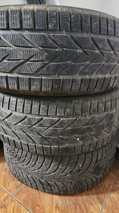 3 jante audi cu anvelope foarte bune + capace  . 225 55 r16