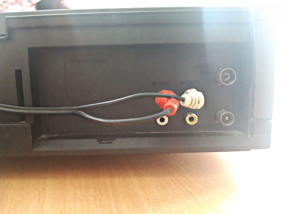 Видеомагнитофон LG