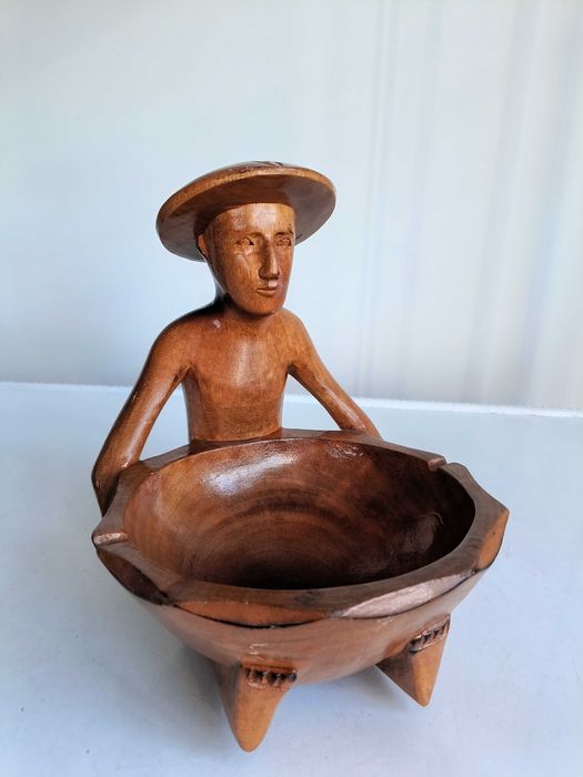 Дърворезба от остров Бали, купа за бижута, ключове и други аксесоари.