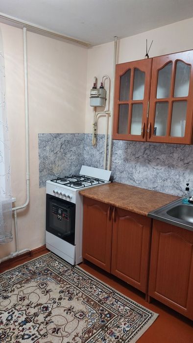 Сдаётся 1ком квартира,  частично меблирована.