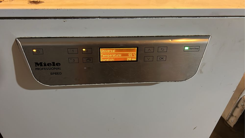 Masina de spalat vase Miele PG 8055 Professional