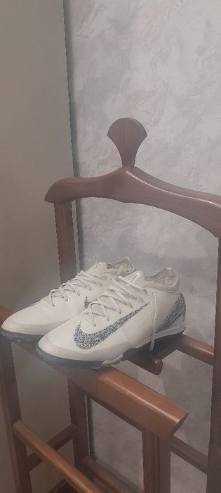 Holati ideal. 1 oy oldin olingan. 1 marta kiyilgan.