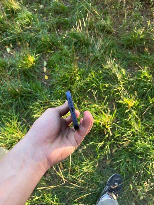 Обменяю айфон 12 мини