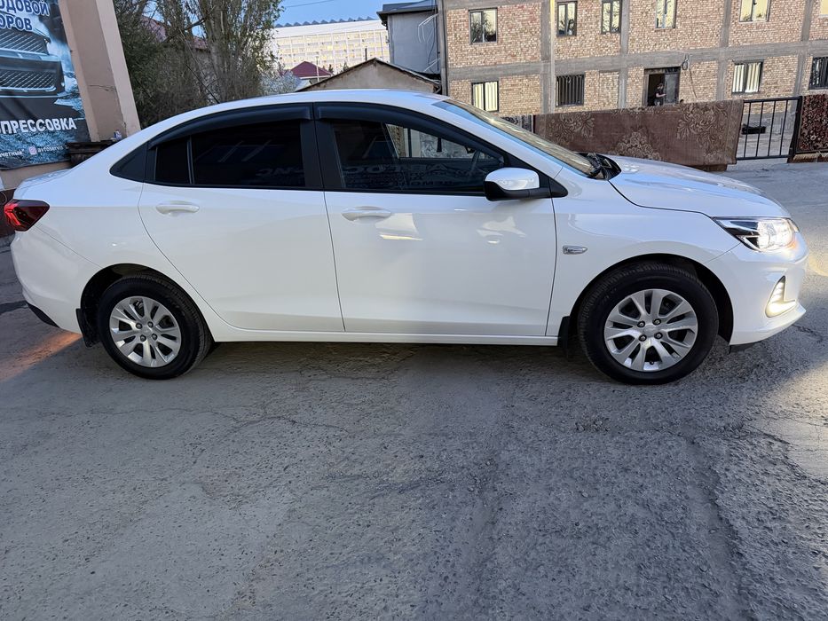 Продам Оникс в идиальном состоянии.