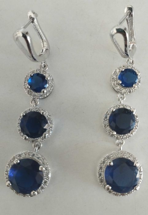 Посребрени колиета,с родиево покритие медальони с естествени камъни .