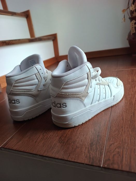 Adidași marca Adidas