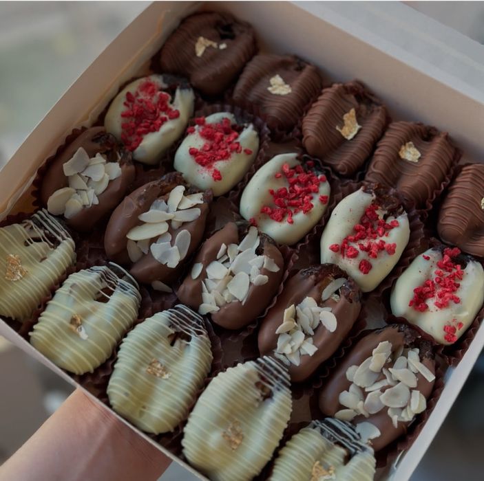 Шоколадные боксы,клубника в шоколаде,финики в шоколаде