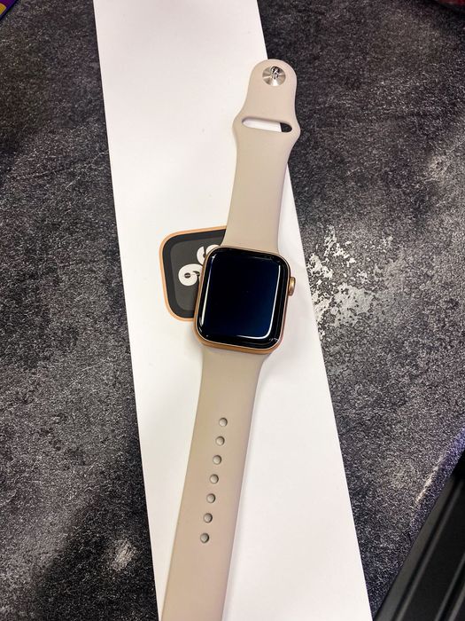 Appel Watch SE 2hd Gen 40мм золотистый
