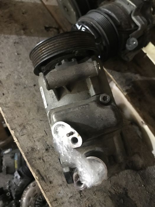 Компресор климатик фолксваген 2.0д 5N0 820 803 E vw 2.0d