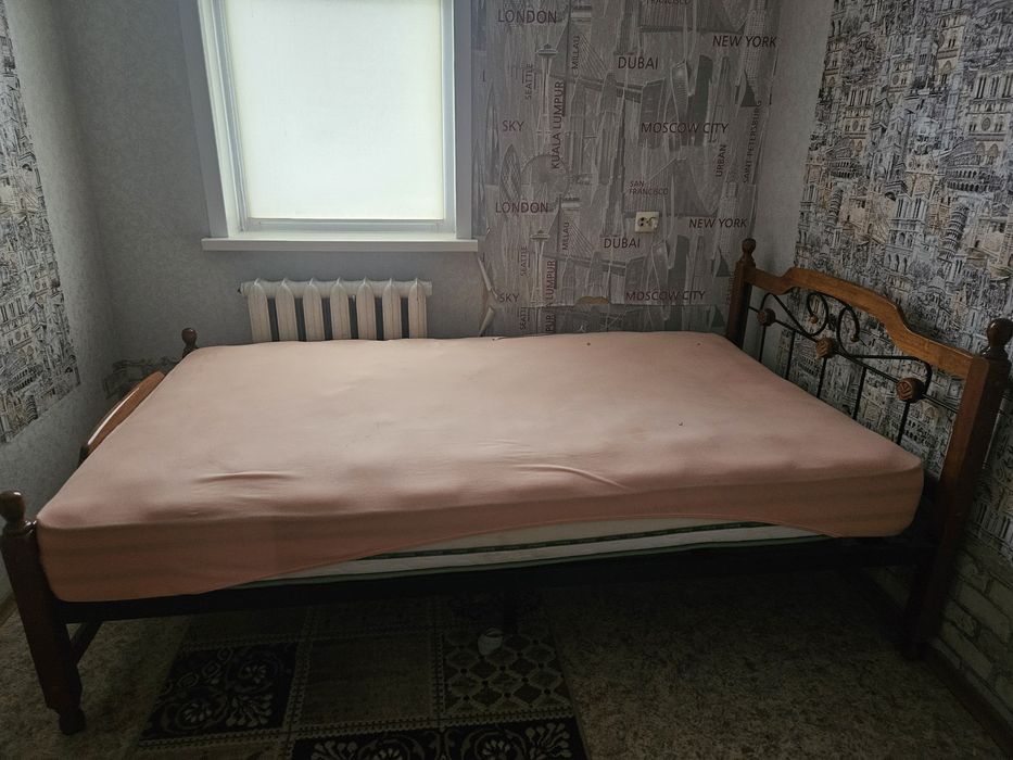 Кровать с матрасом 120×210