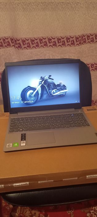 Компьютер ноутбук "Lenovo"