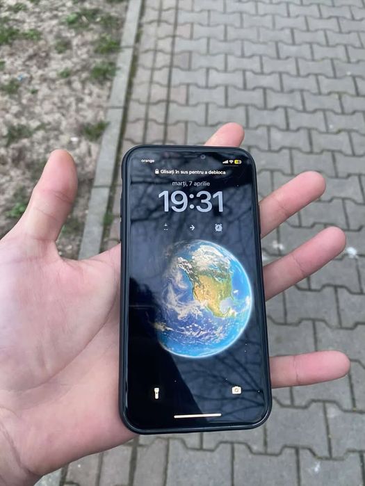 iPhone 11 schimb fara defecte dor ce e în poze astept oferte
