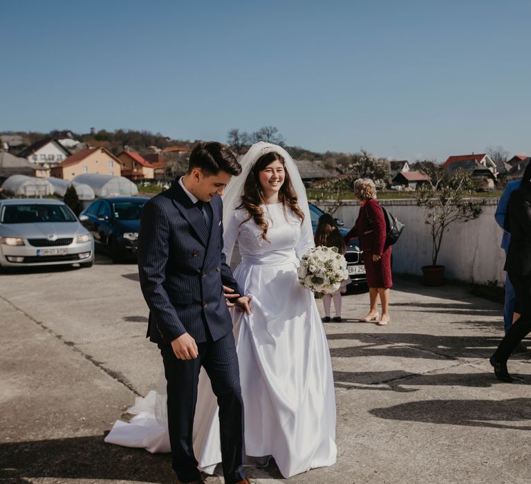 Rochie de mireasa albă și voal 3m