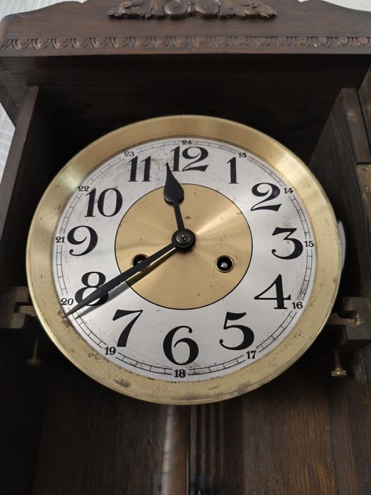 Антикварные настенные часы с боем