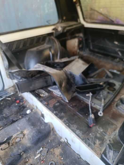 Продам Ниву.  Заводится.