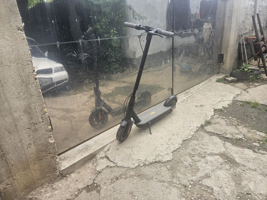 Vând trotinetă electrică