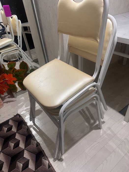 Стол орындықарымен почти новый